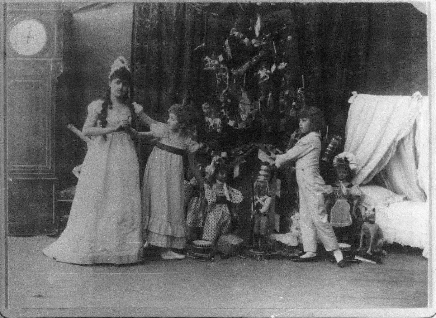 Сцена от първата постановка на „Лешникотрошачката“, 1892 г.